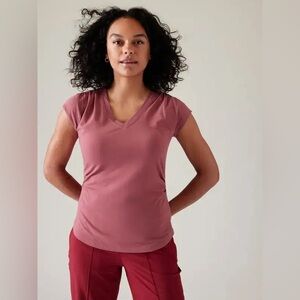 Athleta Outbound V-Neck Tee in Berry Rose Small